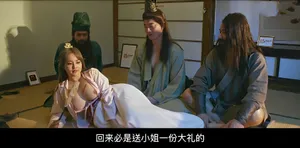 Kinh tế khó khăn, vợ của con trai đi làm mát-xa thì bị bố Người chồng bắt gặp tống tình