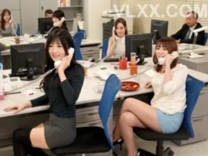 Không bao cao su địt em gái trẻ mông to